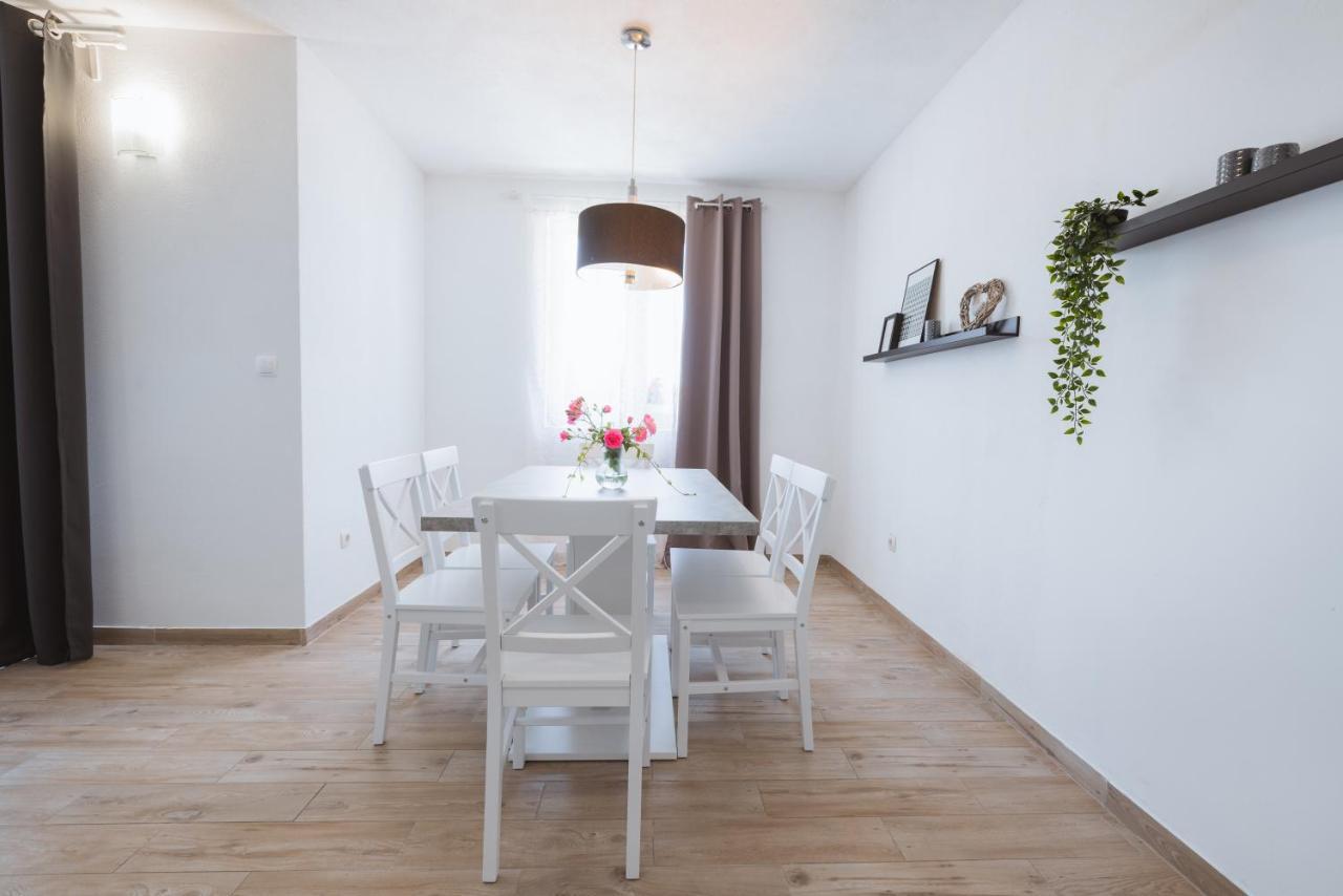 מאקרסקה Apartments Marusic מראה חיצוני תמונה