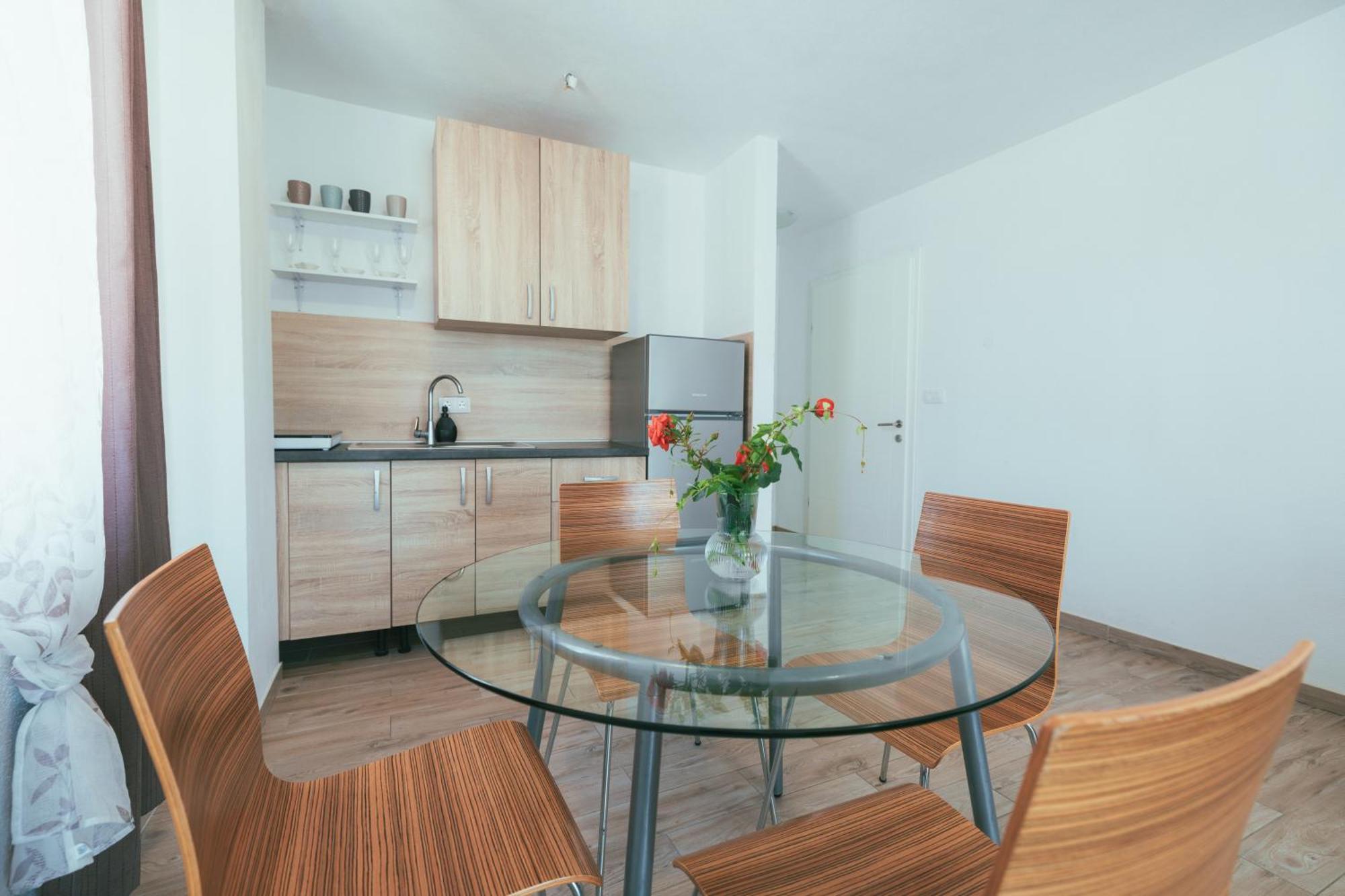 מאקרסקה Apartments Marusic מראה חיצוני תמונה